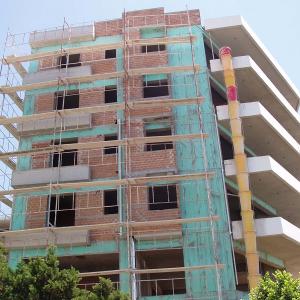 ΠΕΝΤΑΟΡΟΦΗ ΟΙΚΟΔΟΜΗ ΜΕ ΥΠΟΓΕΙΟ PILOTIS ΚΑΙ ΔΩΜΑ