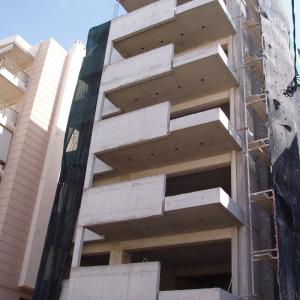 ΠΕΝΤΑΟΡΟΦΗ ΟΙΚΟΔΟΜΗ ΜΕ ΥΠΟΓΕΙΟ PILOTIS ΚΑΙ ΔΩΜΑ