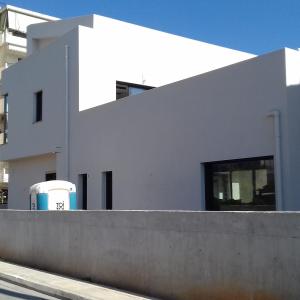 ΔΙΩΡΟΦΗ ΟΙΚΟΔΟΜΗ ΜΕ ΥΠΟΓΕΙΟ ΣΤΕΓΗ ΚΑΙ ΠΙΣΙΝΑ